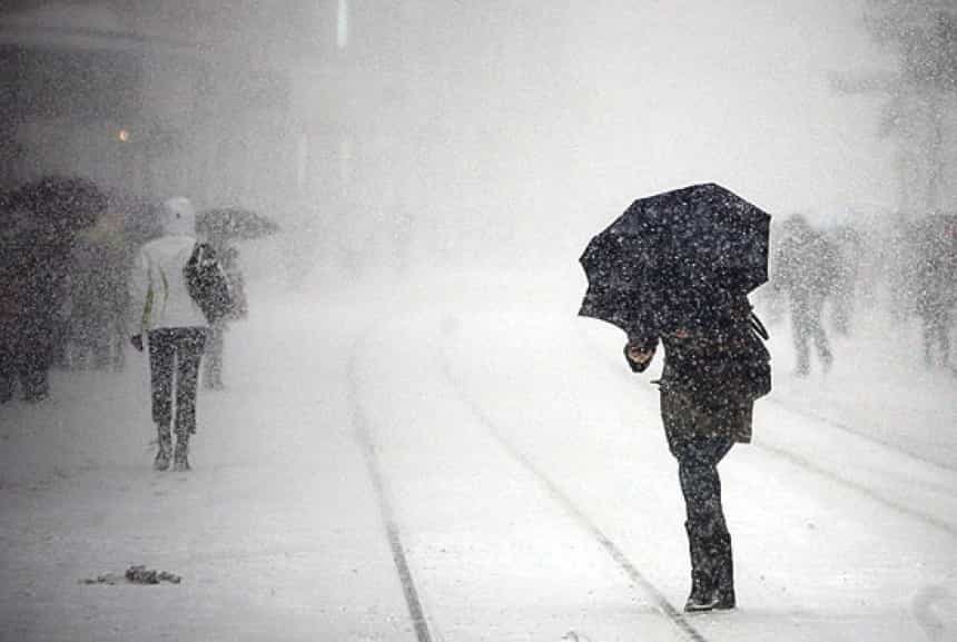 Snježno nevrijeme paralizovalo region: Desetine hiljada bez struje