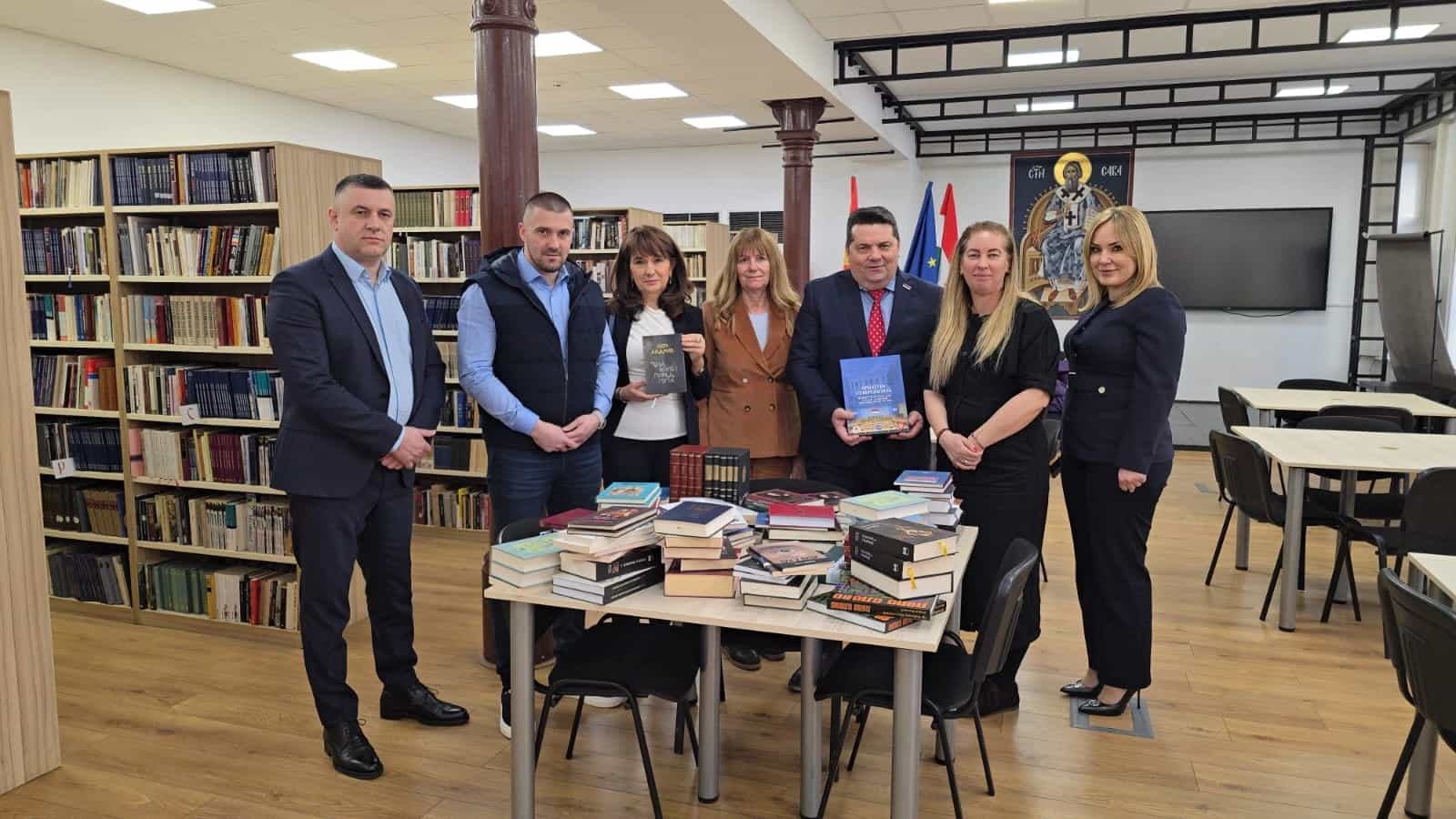Stevandić poklonio knjige Gimnaziji Nikola Tesla u Budimpešti