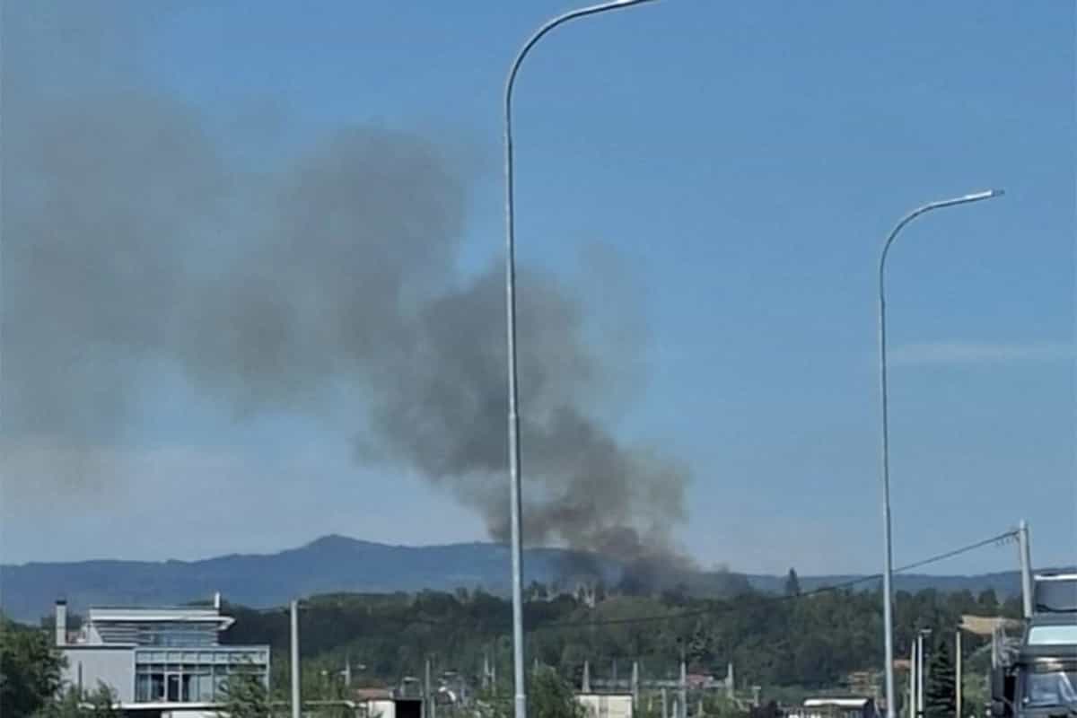U Ramićima kod Banjaluke gori rastinje, požar se približio kućama