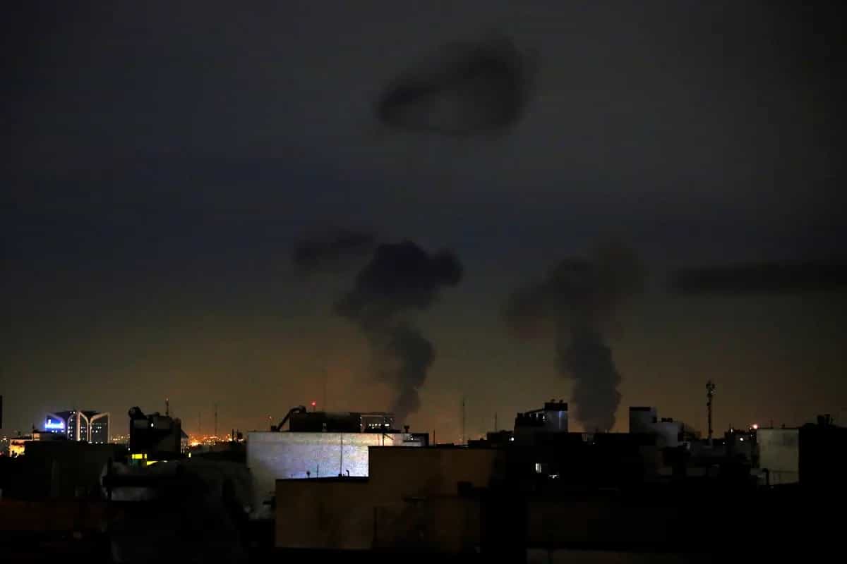 U Teheranu pada crna kiša (VIDEO)