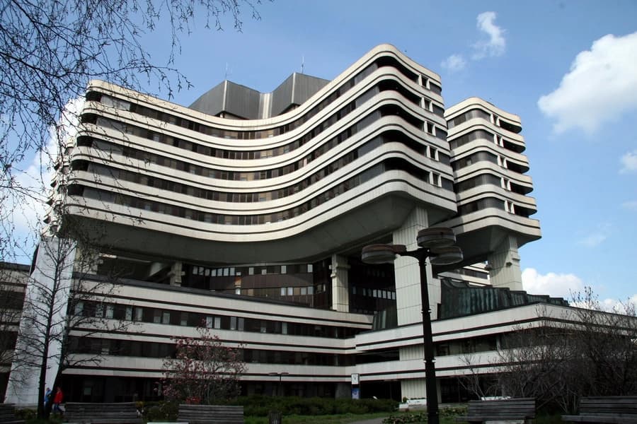 Dojave o bombama u KBC Zvezdara i VMA