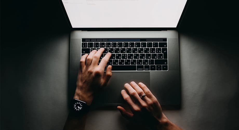 Duboko ukorijenjen problem: Zakonom kažnjavati govor mržnje i na internetu