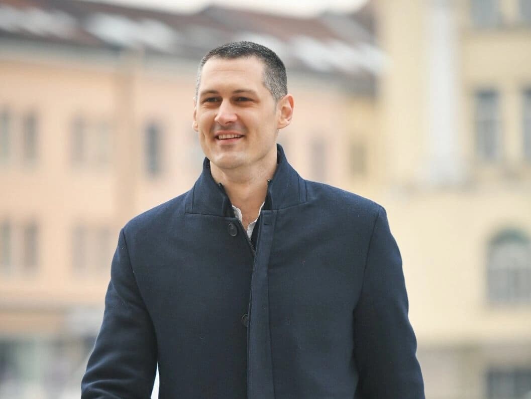 FEJTON SA DRUGE STRANE MIKROFONA Neven Stanić: BEZ POLITIKE MOLIM