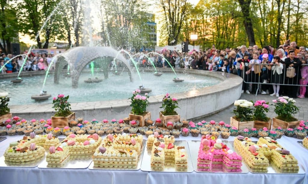 Gradonačelnik isjekao tortu dugačku preko 20 metra