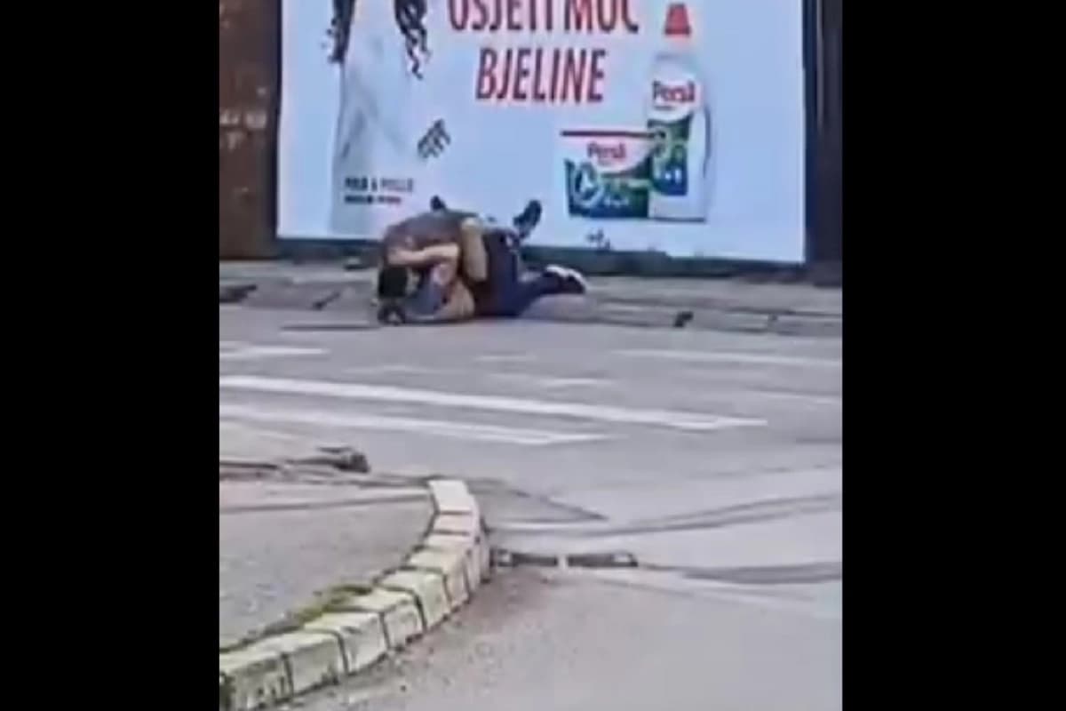 Haos u centru Banjaluke: Tuča pred prolaznicima (VIDEO)