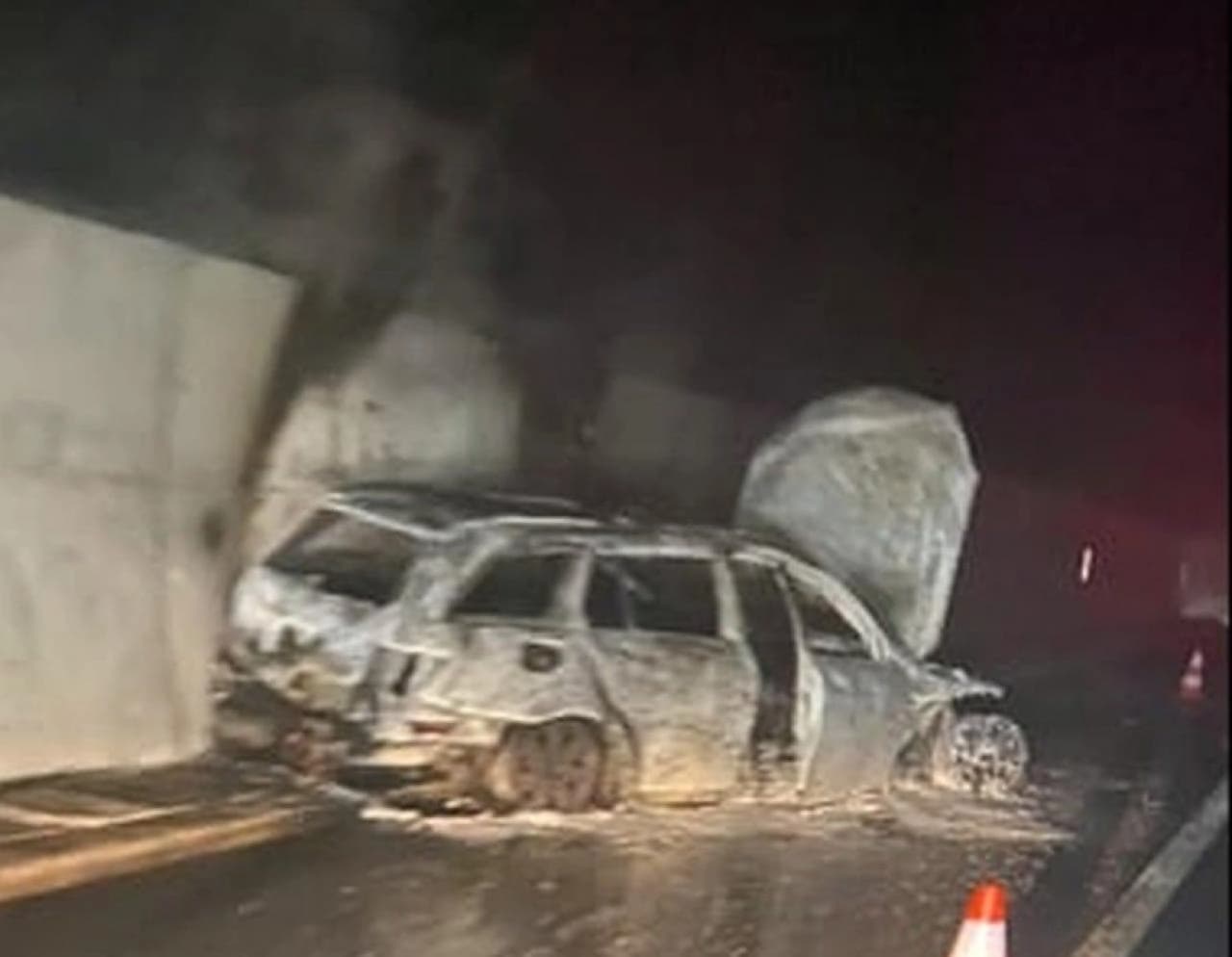 Huligani presreli i zapalili automobil sudije meča Velež – Borac