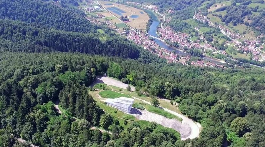 Javna površina na Banj brdu za kafić uz početnih 185 KM mjesečno