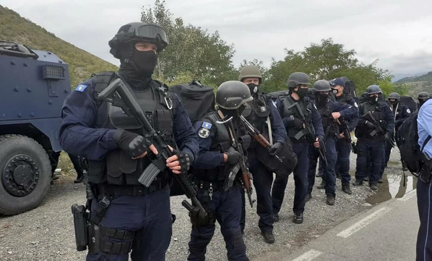 Kolona od 40 vozila policije samoproglašenog Kosova krenula ka Jarinju
