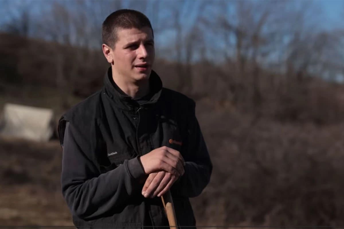 Miloš (21) živi u šatoru sa 300 ovaca, nema struje i sam plaća studije