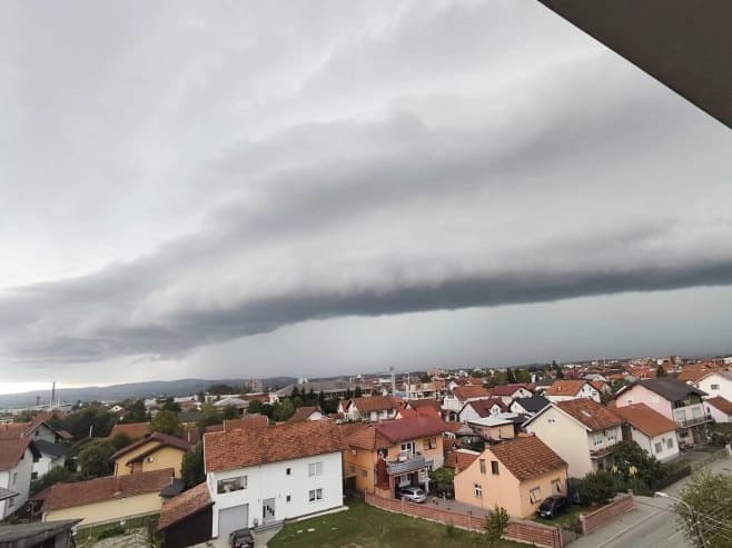 Nevrijeme zahvatilo Prijedor; Primijećen i fenomen “shelf” oblaka (VIDEO)