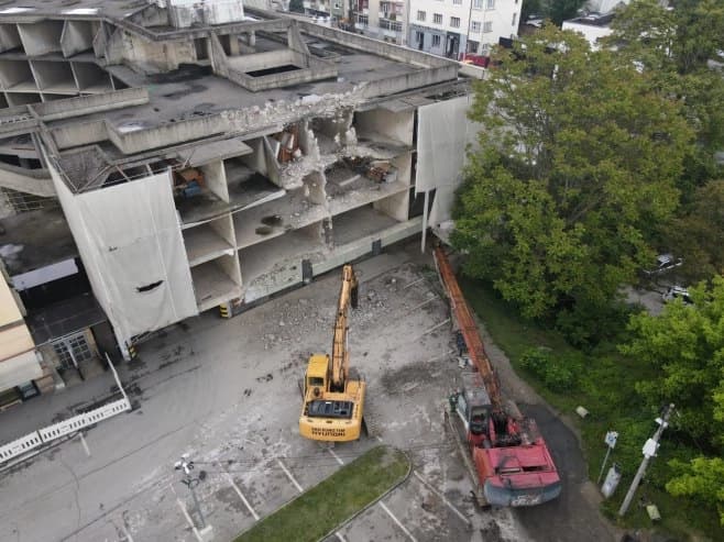 Počelo rušenje hotela “Palas”
