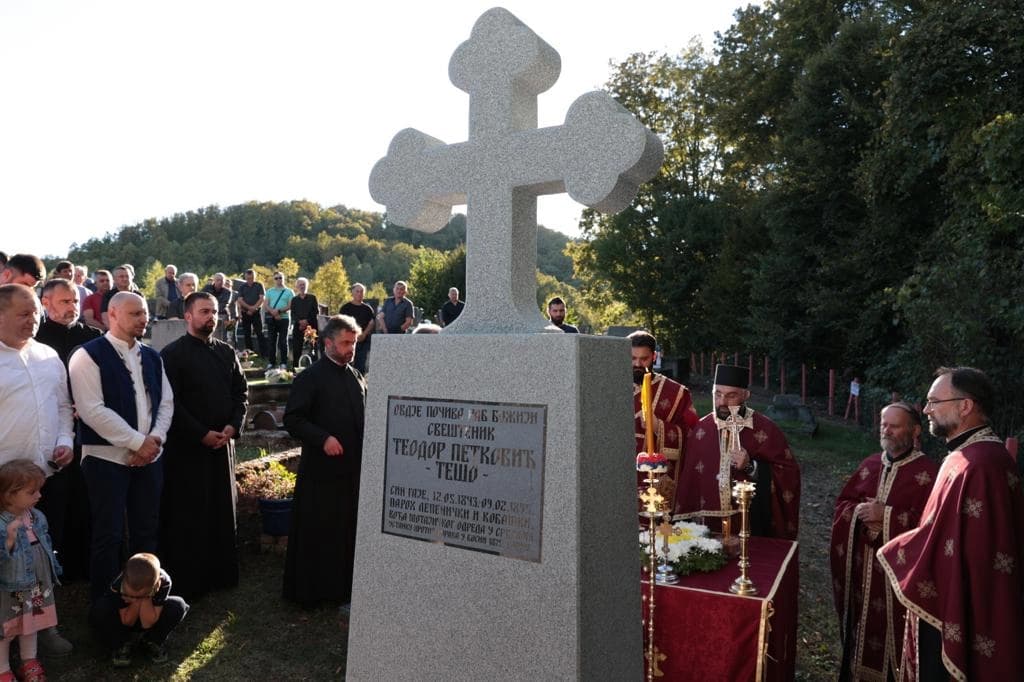 Podignut i osvećen spomenik popu Teši u Kaocima