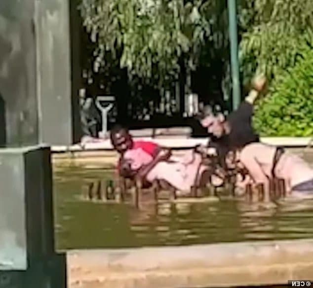 Pokušao da udavi ženu u fontani, spasili je prolaznici