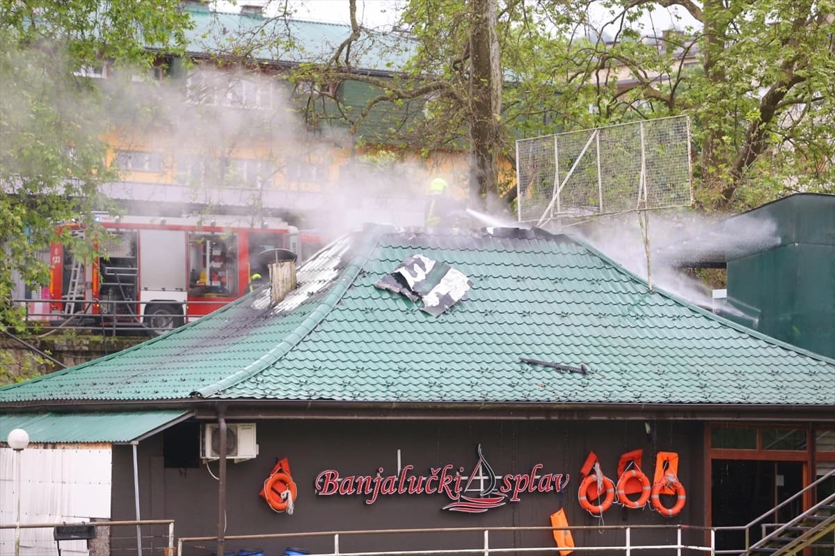 Požar izbio na krovu banjalučkog splava