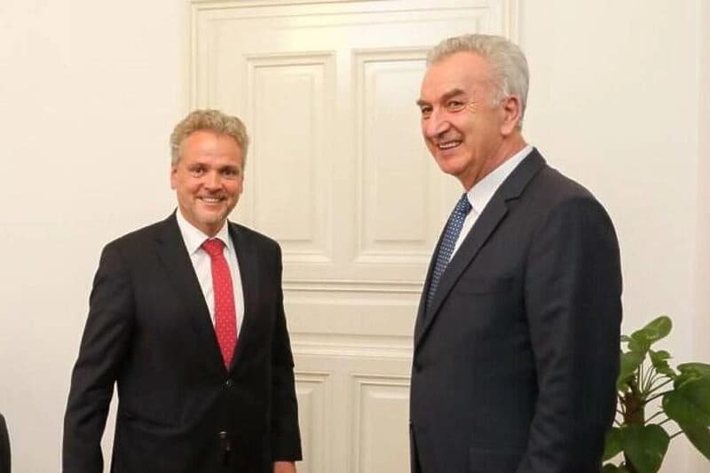 “Prevazići višemjesečnu krizu u BiH” Šarović se sastao sa Satlerom
