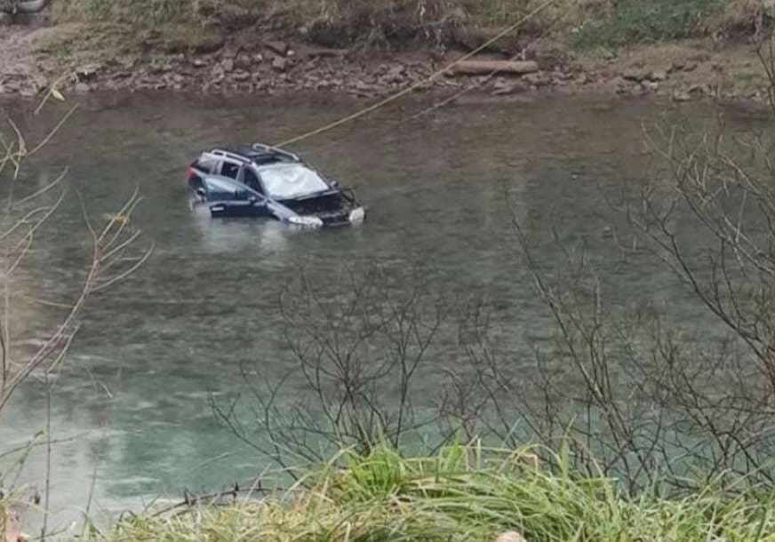 Pucali iz vatrenog oružja, pa vozilo gurnuli u Drinu