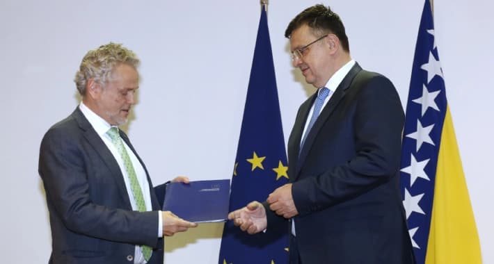 Satler uručio Tegeltiji Izvještaj o napretku