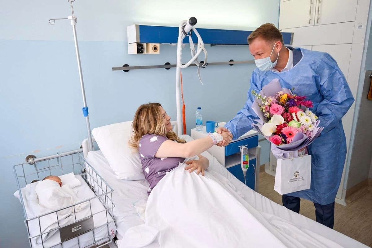 Stanivuković donio dar za prvu bebu rođenu na Dan grada