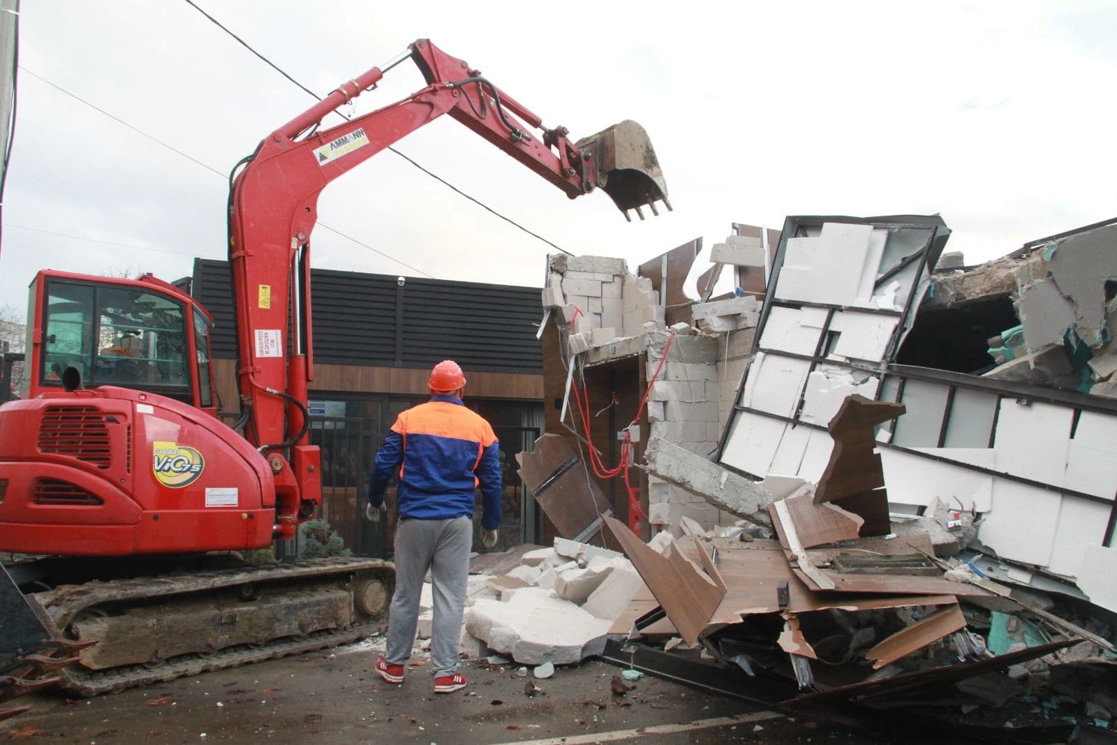 Stanivuković ispunio obećanje: Počelo rušenje “Kajak terase”