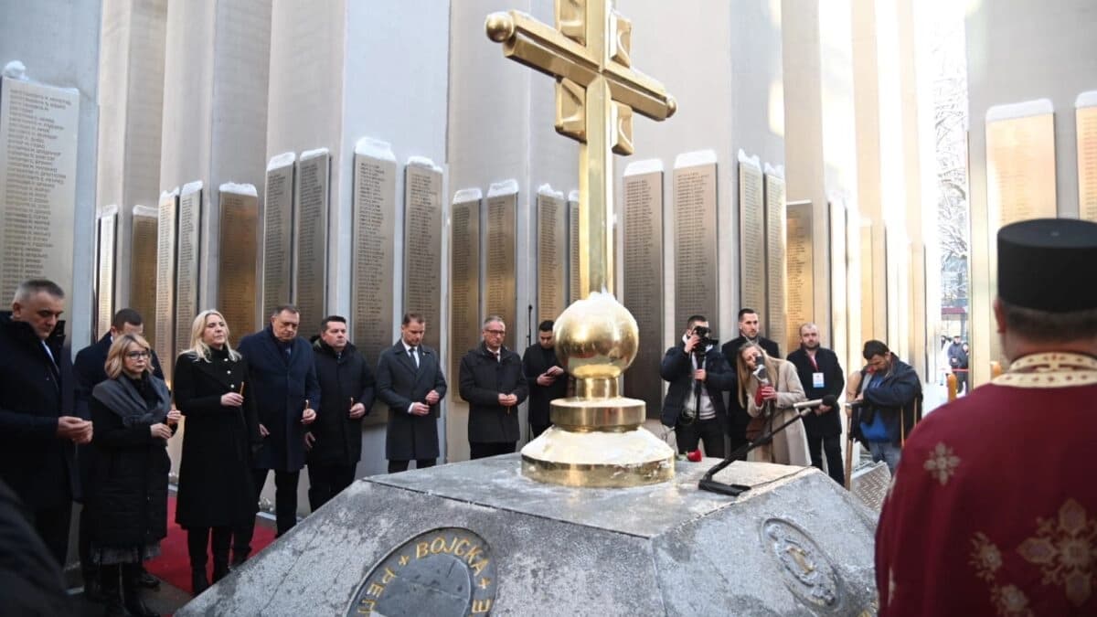 U Banjaluci otkriveno i osveštano Centralno spomen-obilježje