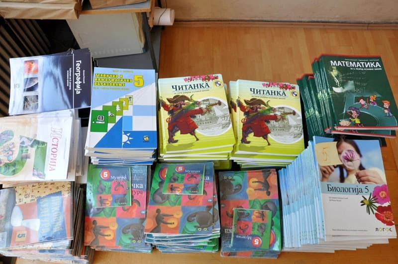Udžbenici za banjalučke osnovce: Od poklona do reversa