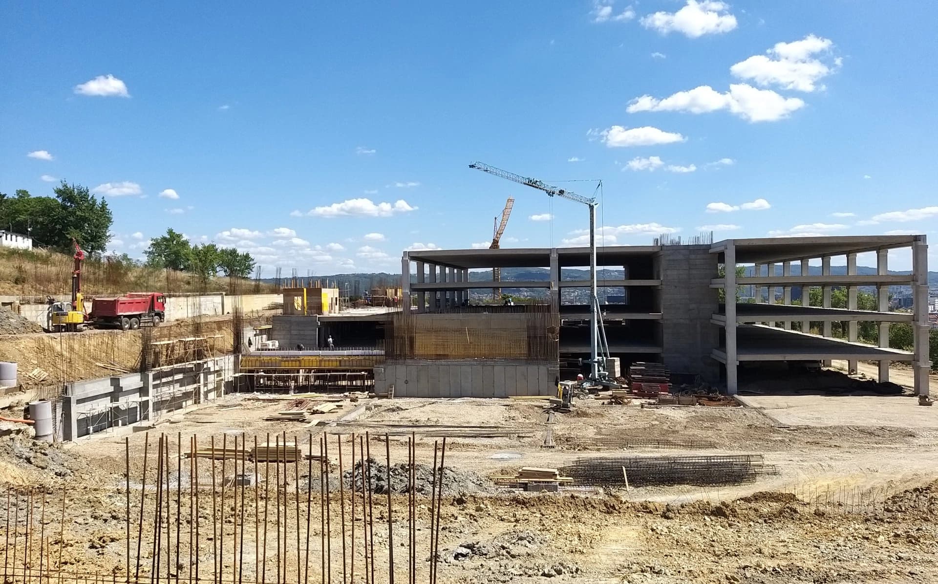 UKC: Gradska uprava koči izgradnju garaža; Stanivuković: Sve je po procedurama