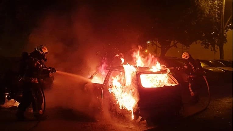 Veliki požar u Zagrebu, oštećeno osam automobila