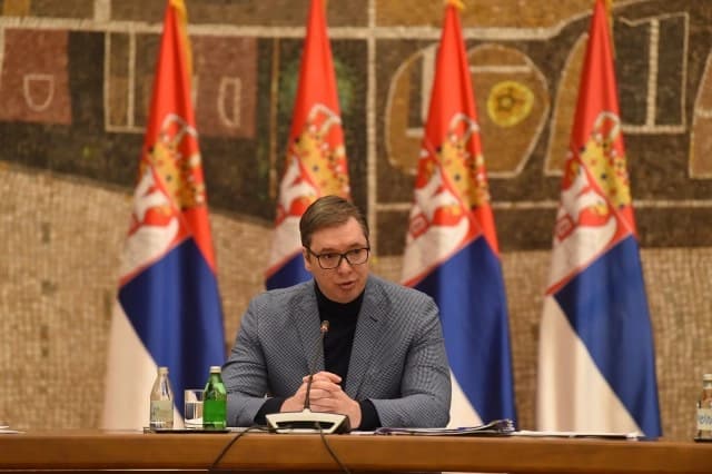 Vučić oštro kritikovao ministre
