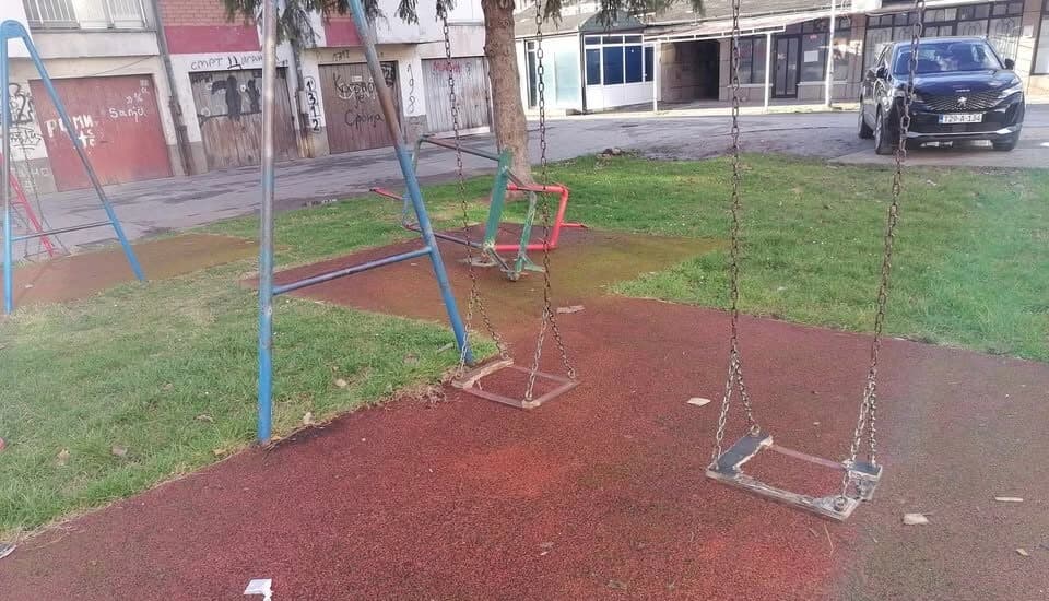Zapušteno dječje igralište ispod Starčevice, sprave propadaju