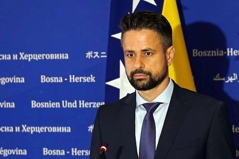 Amidžić: Hasanović i dalje misli da se plate određuju u stranci, a ne po zakonu
