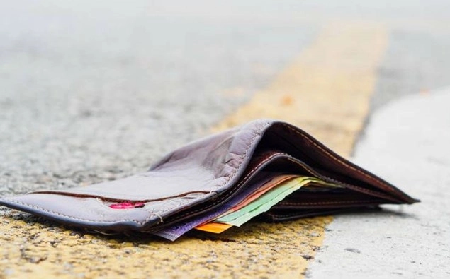 Banjalučanin “u rukama” policije: Pronašao novčanik pun i para i zadržao ga za sebe