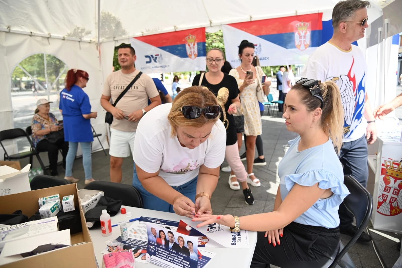 Besplatnim mjerenjem šećera u krvi, Ujedinjena Srpska počela sa promocijom svog zdravstvenog programa