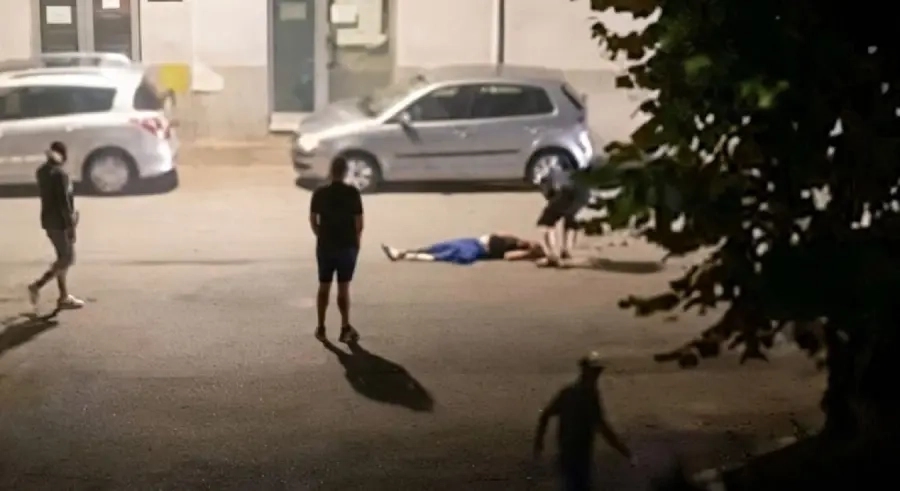 Bespomoćnog mladića tukli, gazili i vukli po putu u centru grada (UZNEMIRUJUĆI VIDEO)