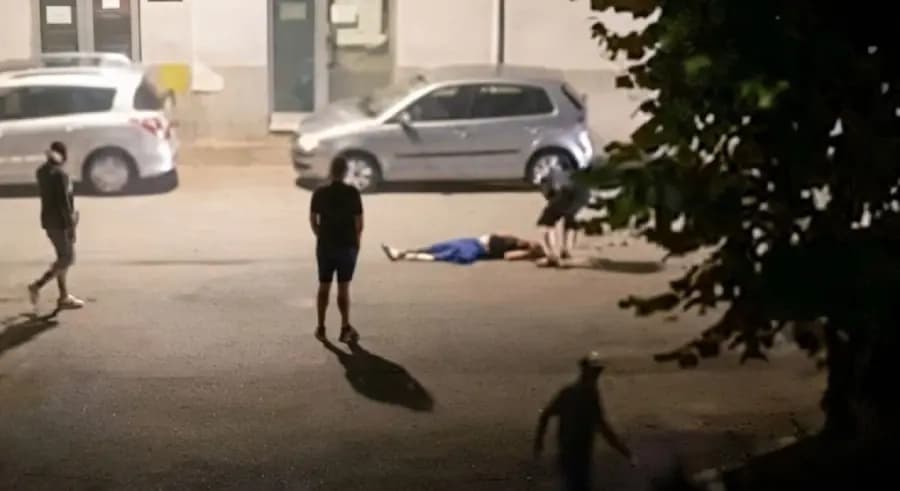 Bespomoćnog mladića tukli, gazili i vukli po putu u centru grada (UZNEMIRUJUĆI VIDEO)