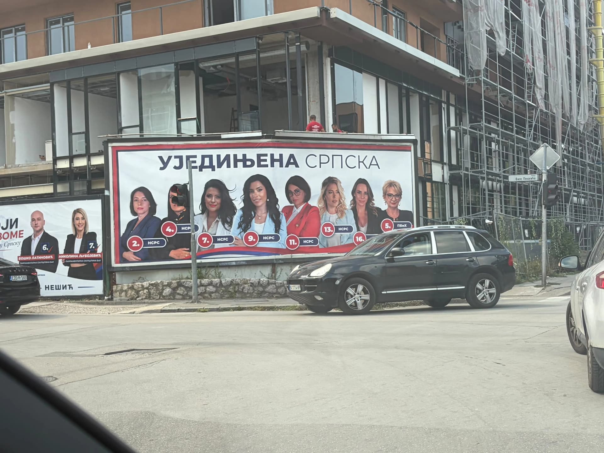 Četiri izborna ciklusa ista slika: Žene Ujedinjene Srpske koje zrače sa banjalučkog bilborda