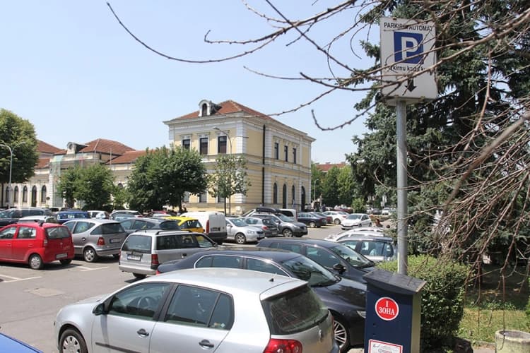 Čovjek iz struke o “špicevima u gradu”: Mali broj parking mjesta veliki problem Banjaluke