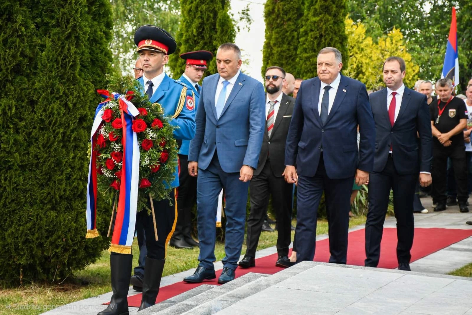 Dakić položio vijenac palim borcima: “Najčasnija vojnička pobjeda izvojevana za život milion okruženih Srba”