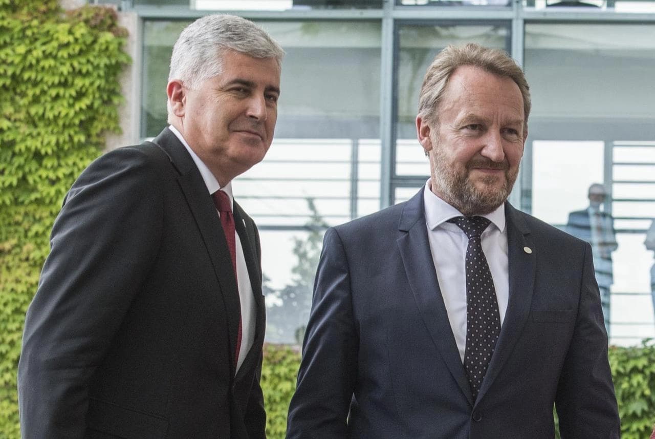 Der Standard: Zapadne diplomate žele dogovor s nacionalistima u BiH, građani se ignorišu