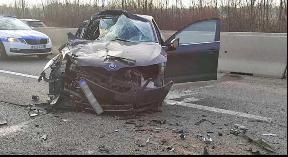 Dijelovi automobila rasuti po putu: Užasni prizori na mjestu nesreće kod Prijedorske petlje