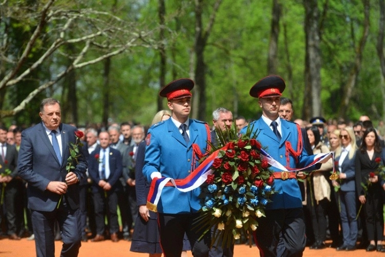 Dodik istakao da je ruski ambasador pravi razlog nedolaska stranih delegacija u Donju Gradinu