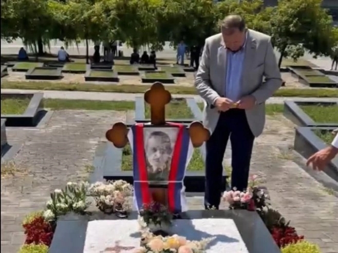 Dodik posjetio mjesto vječnog Kusturićevog počinka: Bio je čovjek koji je spasio mnogo života