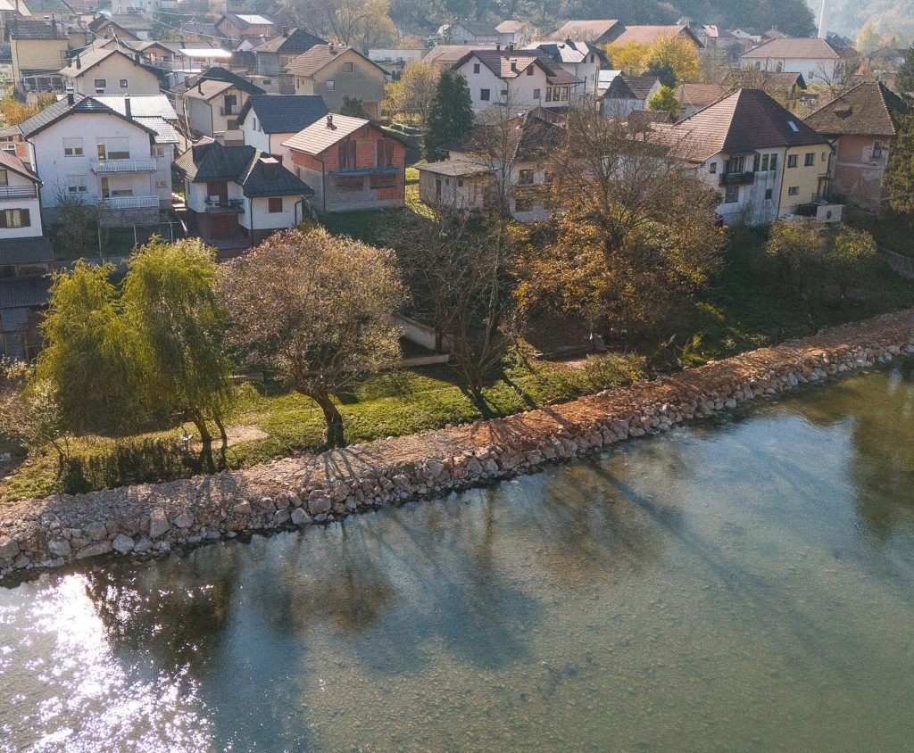 „Estetika ne može riješiti smrad“: Ujedinjena Srpska o uređenju Vrbasa