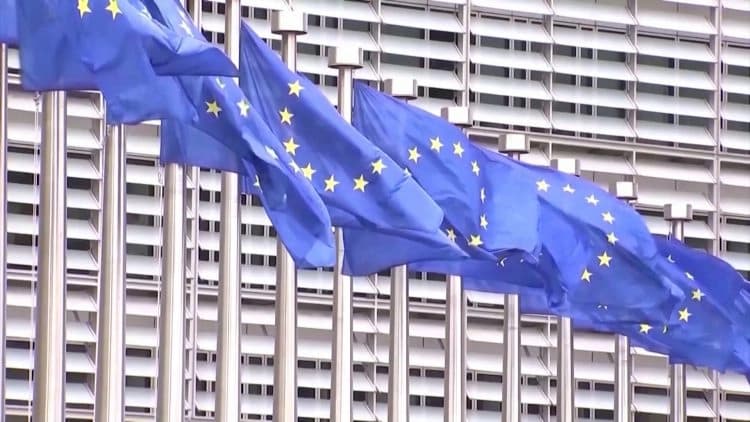 EU uvela sankcije Bogoljubu Kariću