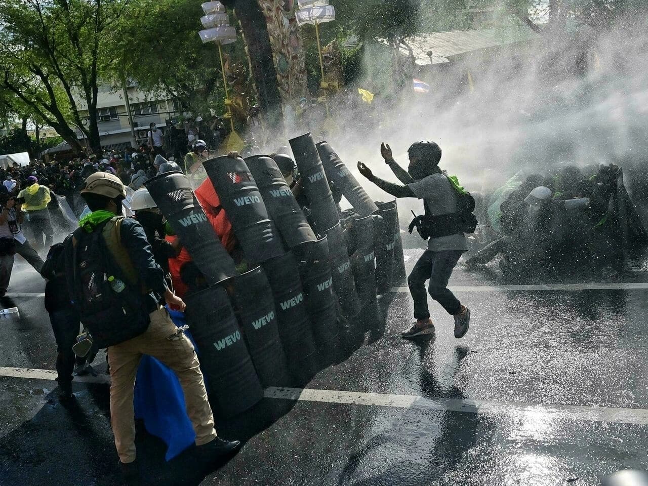 Francuzi protestovali protiv novih pravila za vakcinaciju, napadnuti centri za imunizaciju