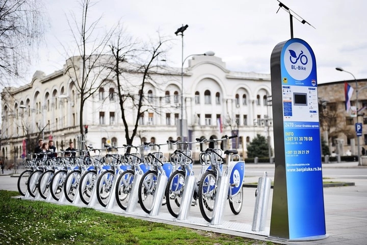Građani Banjaluke sve češće iznajmljenim biciklom idu na posao