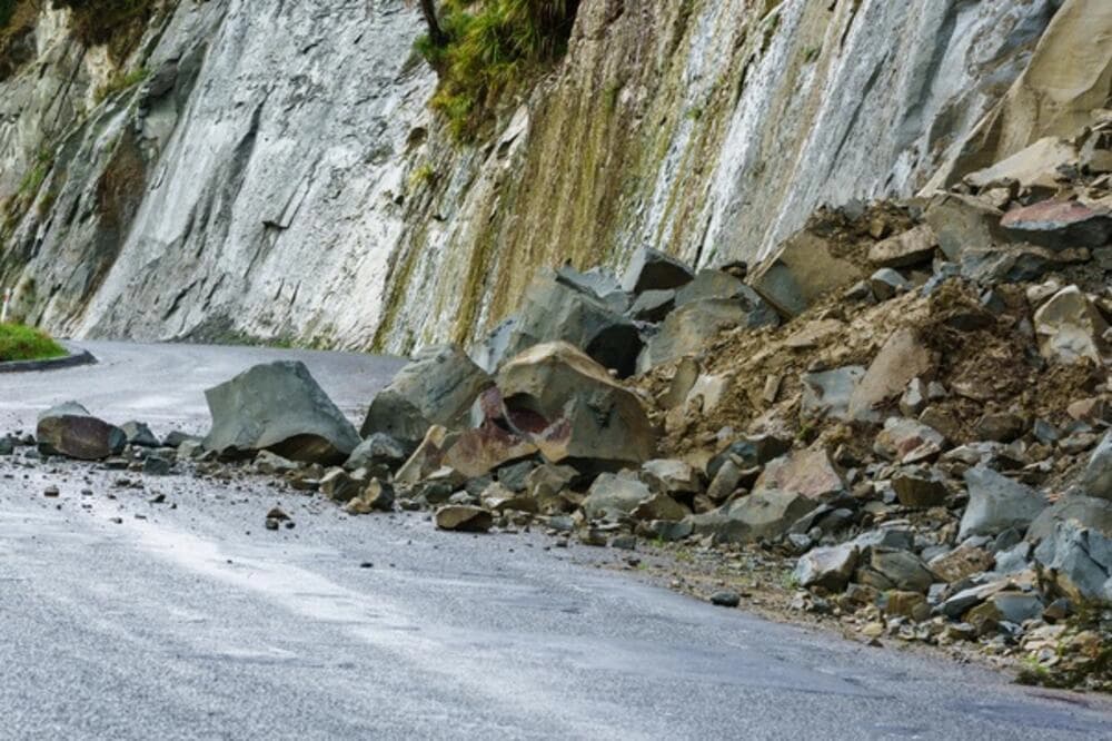 Haos na putevima: Odroni, poplave i snijeg blokirali saobraćaj širom Srpske