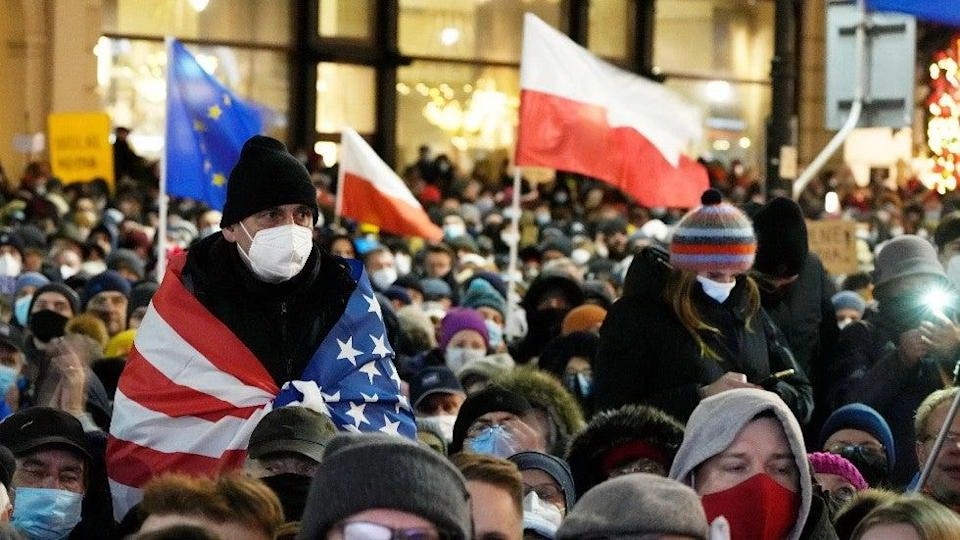 Hiljade ljudi protestovalo u Poljskoj zbog novog zakona koji ograničava medije