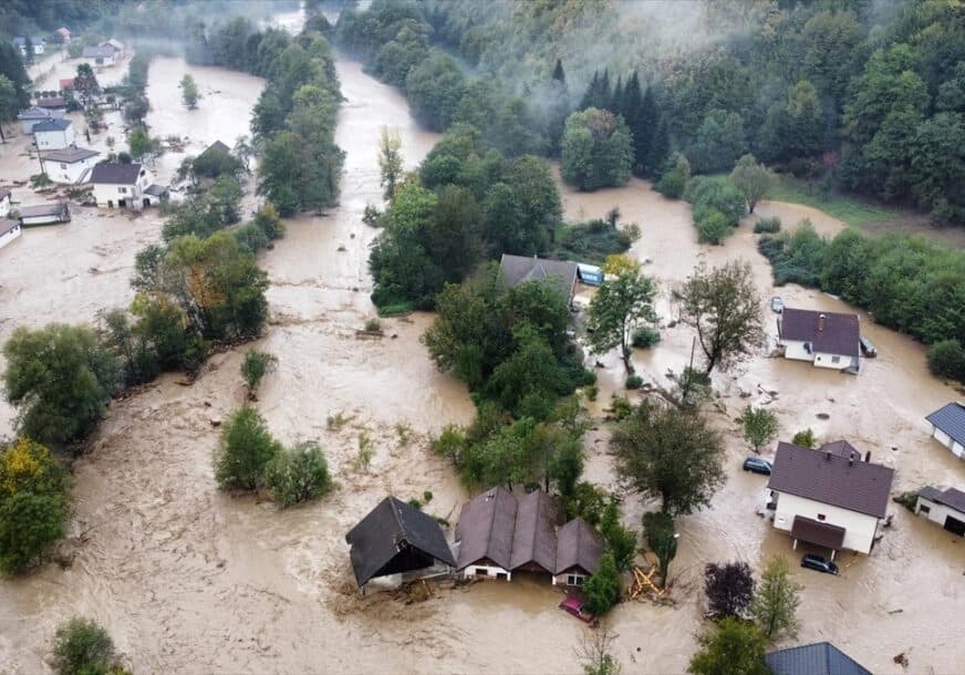 Hrvatski spasioci pronašli jedno preživjelo lice na području pogođenom poplavama u FBiH