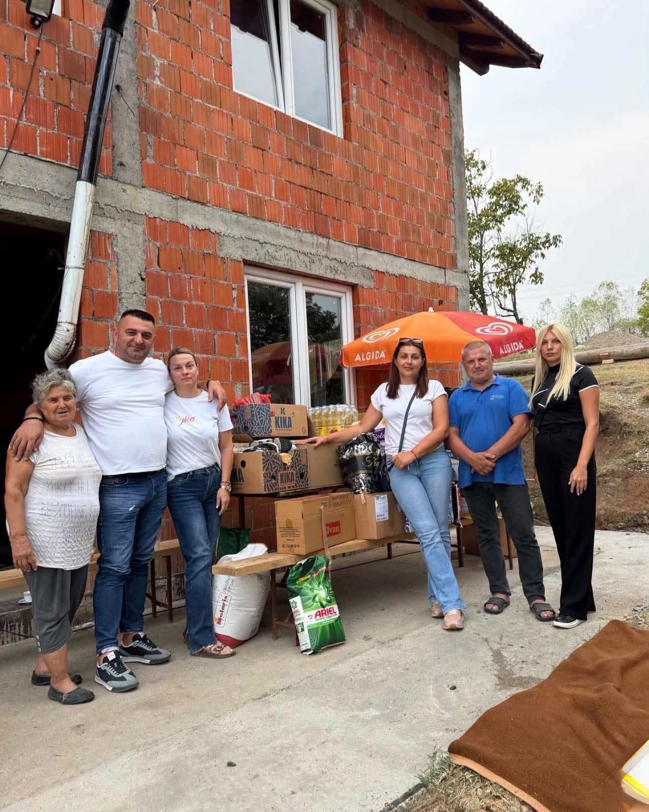 Humanost na djelu: Aktiv žena Ujedinjene Srpske posjetio porodicu sa sedmoro djece
