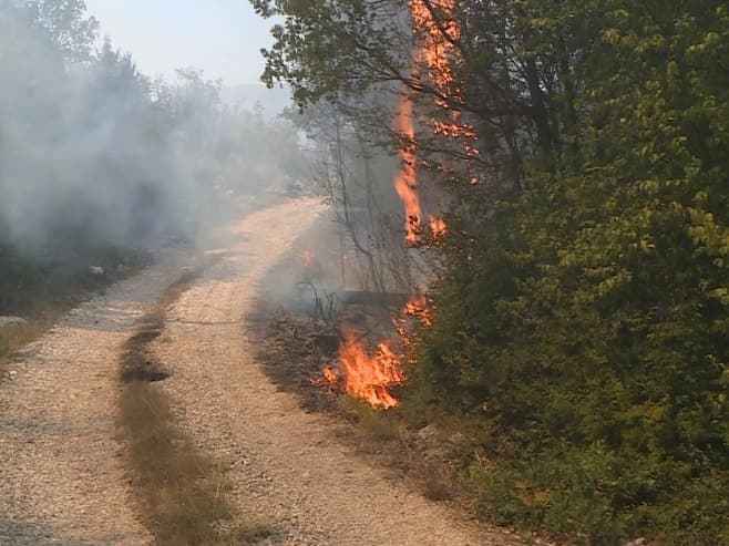 I dalje aktivan požar kod Konjica
